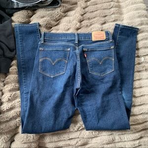 EUC Levi’s skinny jeans